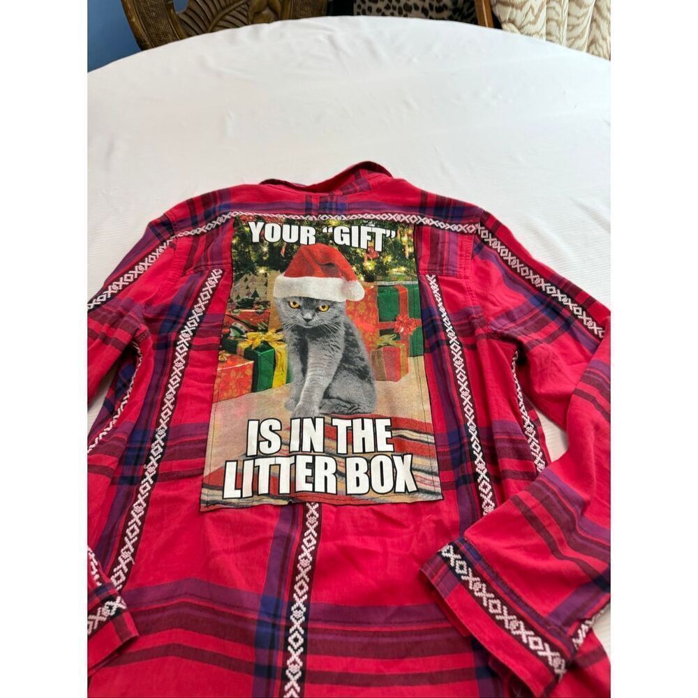 American Eagle Boyfriend Fit Upcycled Christmas Cat Flannel Shirt Size Large